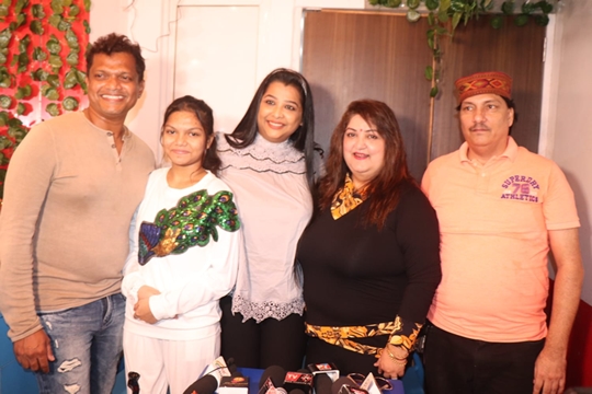 Deepu Sharma Lady Manoj Kumar Press Conference About Her Viral Video In Damru Cafe Goregaon