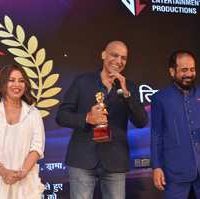 Shreya Foundation Honored Mahima Chaudhry – Manish Wadhwa With SHREYA BHARAT AWARD