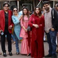 Stars Of Film FIRE OF LOVE RED Visits Siddhi Vinayak Temple To Have Blessings For The Success Of Film